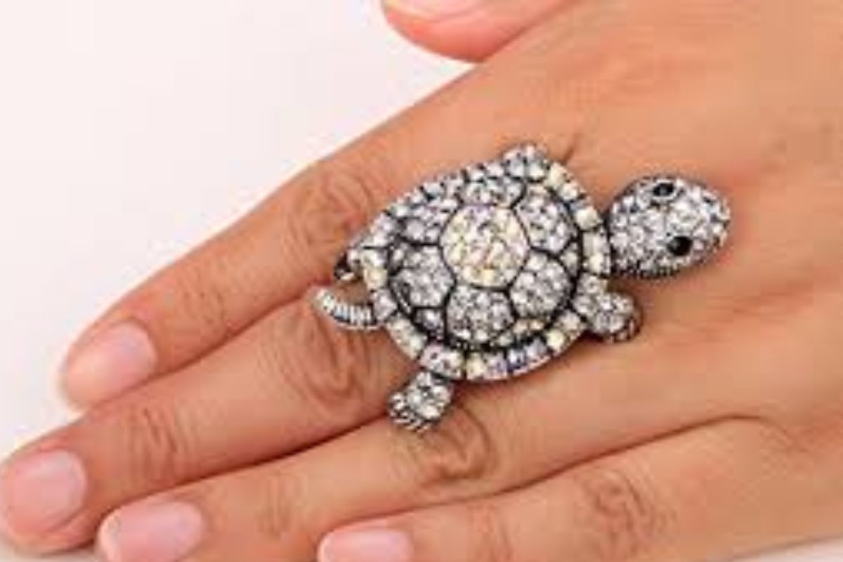 Tortoise Ring Benefits || कछुए की अंगूठी के फायदे || कछुए की अंगूठी किस  राशि को पहनना चाहिए - YouTube